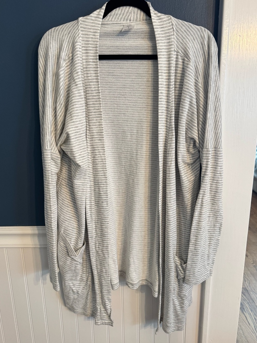 Amazon Essentials Light Gray and White Open Front Cardigan Sweater | Size Large